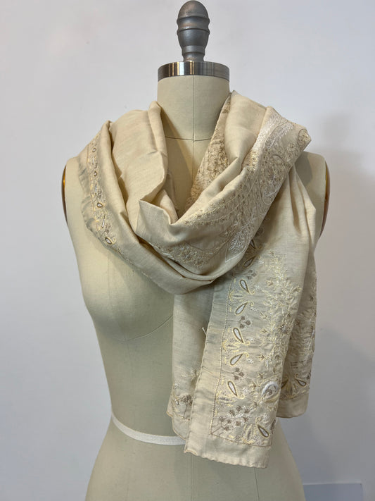 ETRO. Pañuelo beige seda bordados