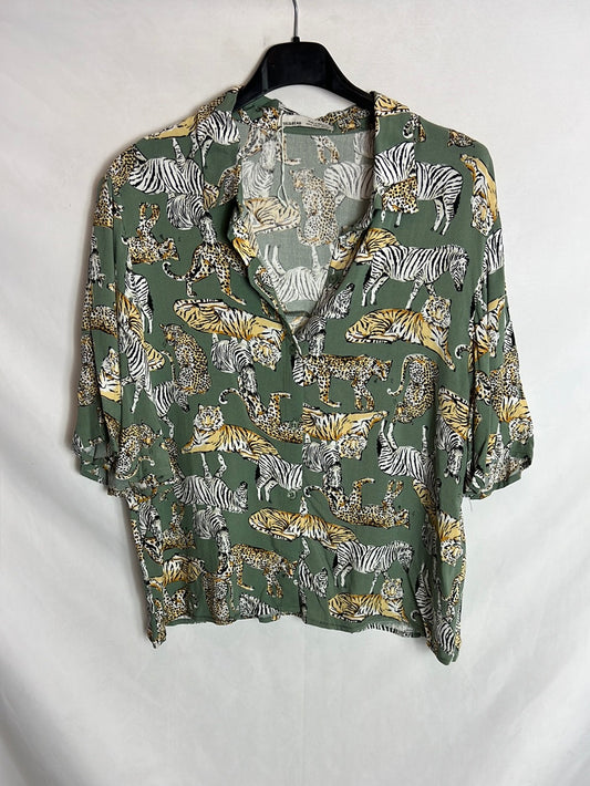PULL&BEAR . Camisa manga corta verde estampada. T L