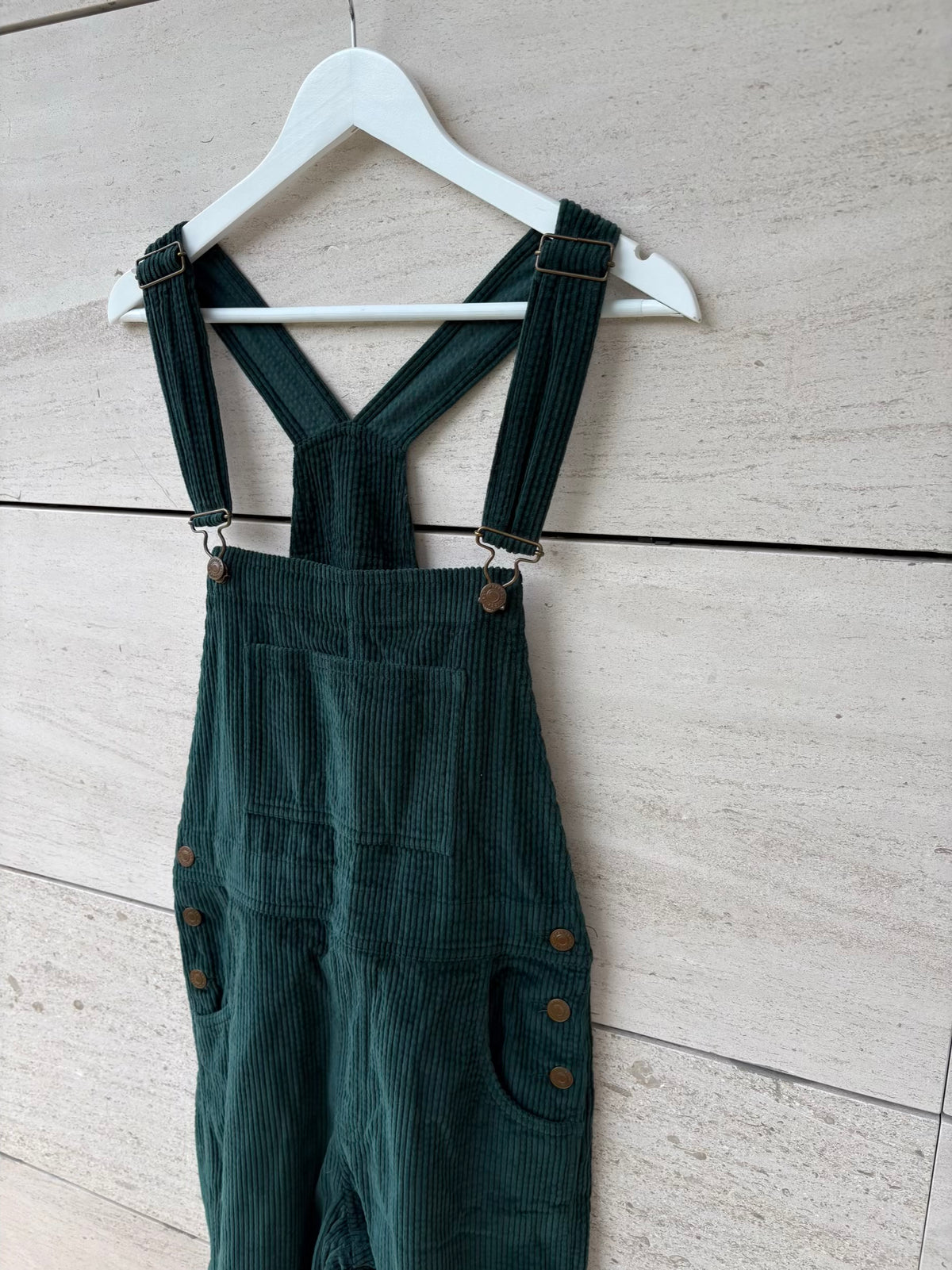MILLDRED. Mono largo pana en verde