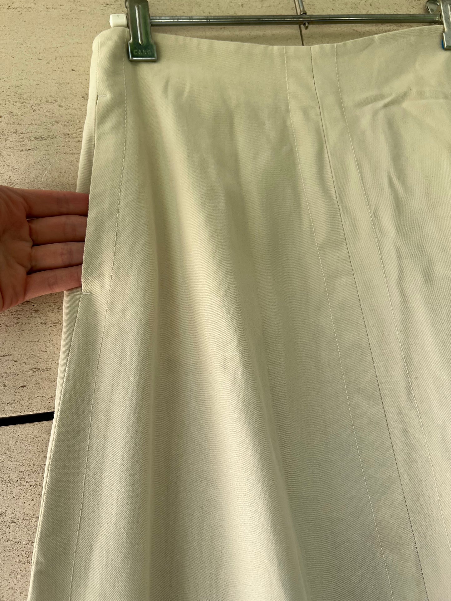 MASSIMO DUTTI. Falda midi beige T.xs