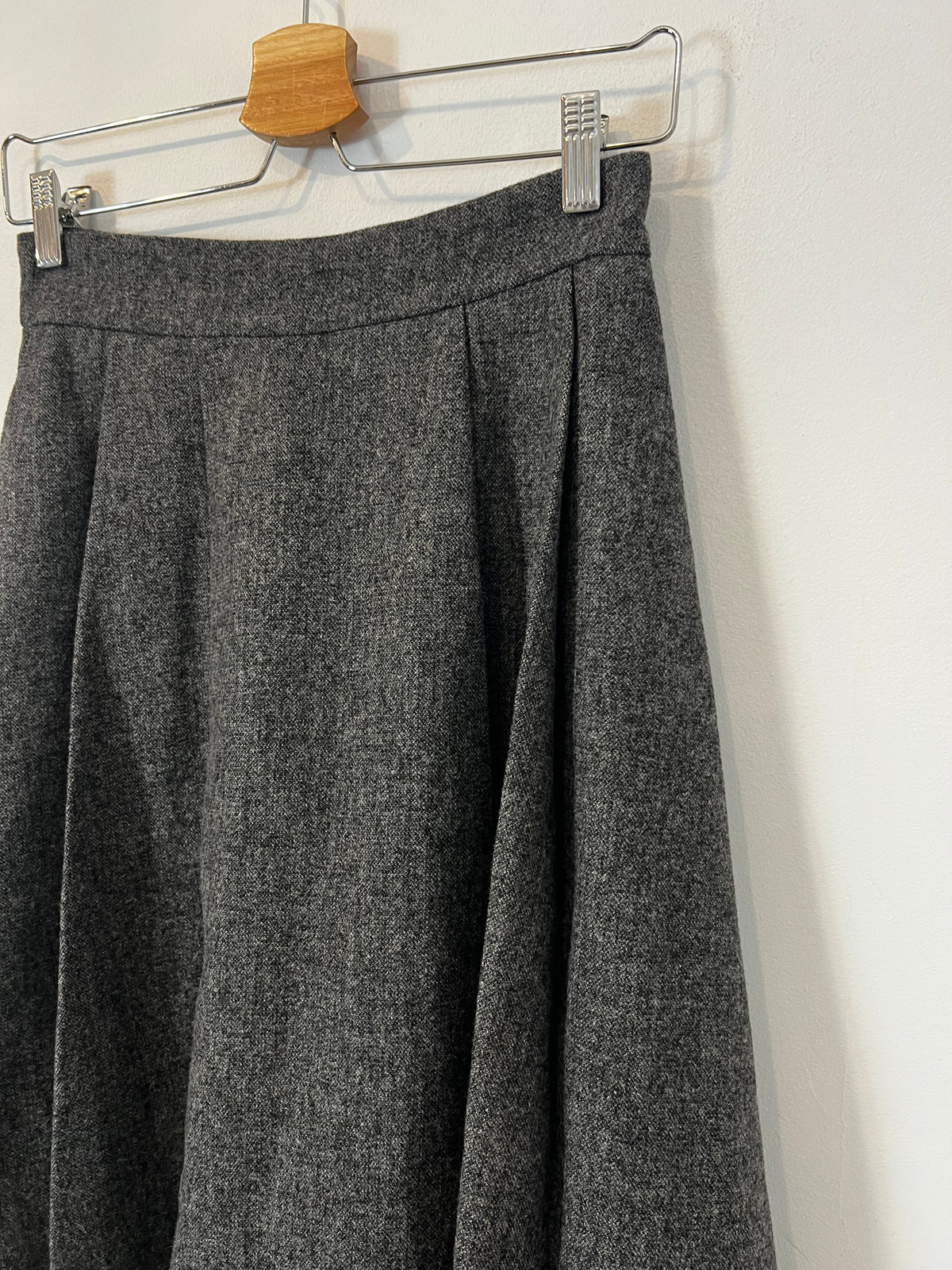 ZARA. Falda midi gris jaspeado bolsillos