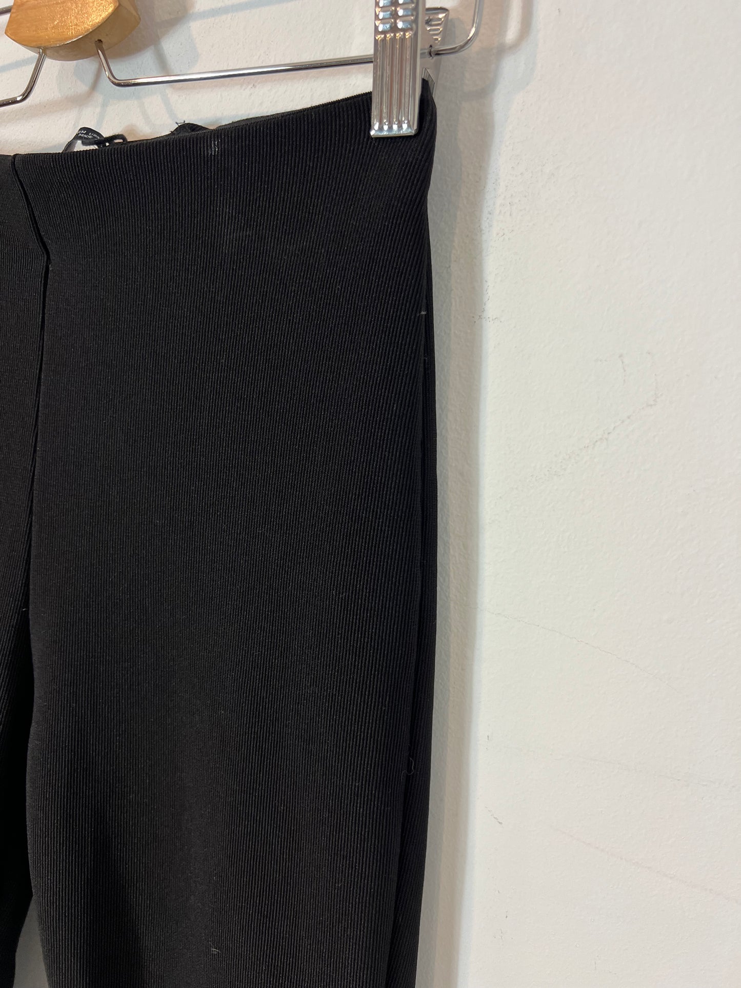 ZARA. Pantalón elástico campana T.m