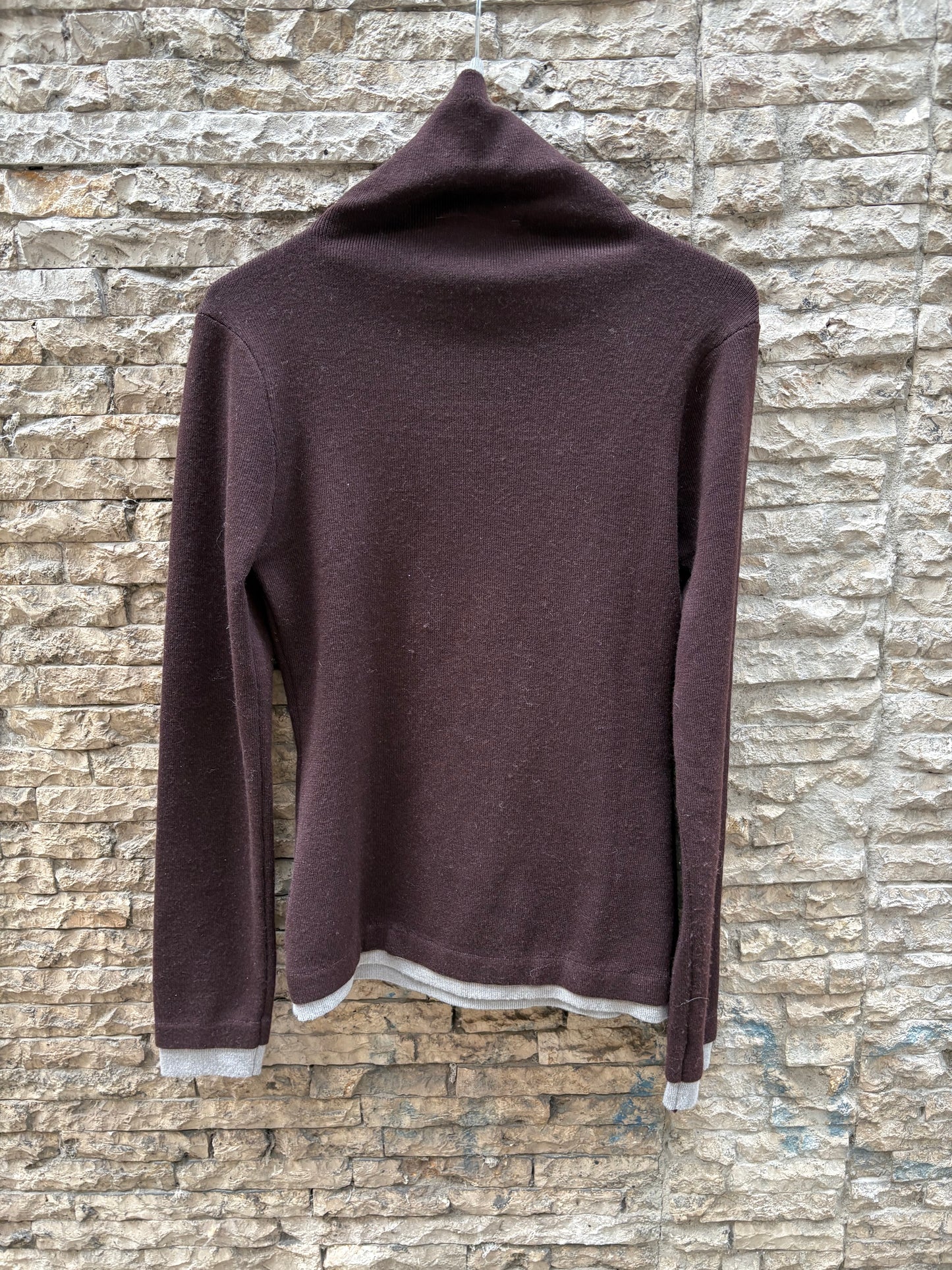 VRG GRL. Jersey marrón cuello alto con lana