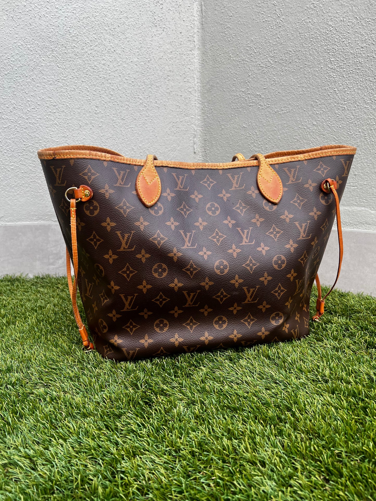 LOUIS VUITTON. Bolso neverfull