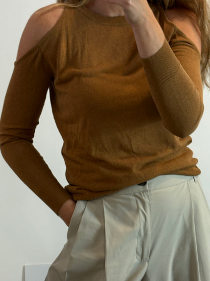 ZARA.  top fino camel hombros