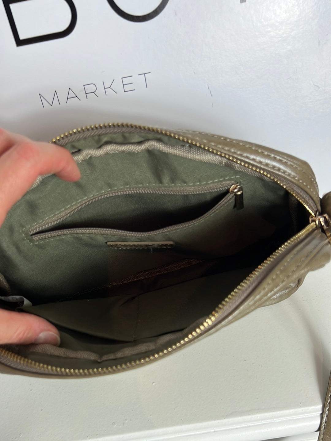 AMICHI. Bolso efecto piel verdoso