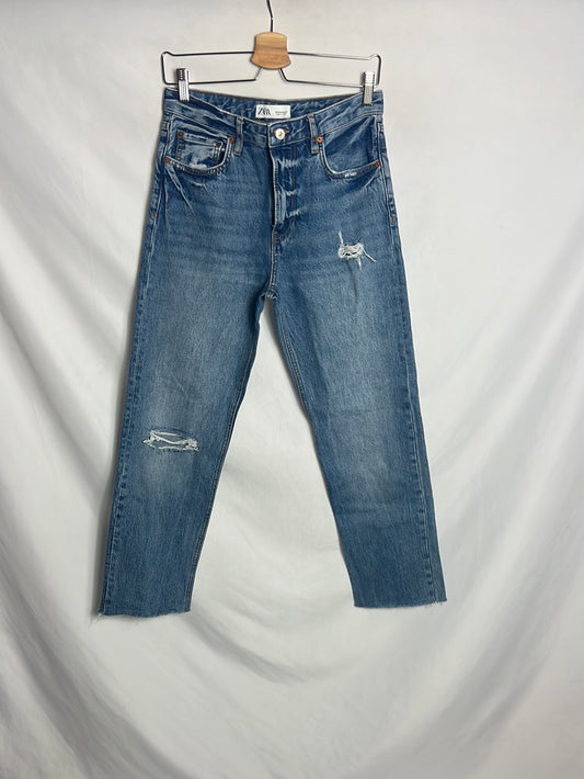ZARA. Pantalón denim recto rotos. T 36