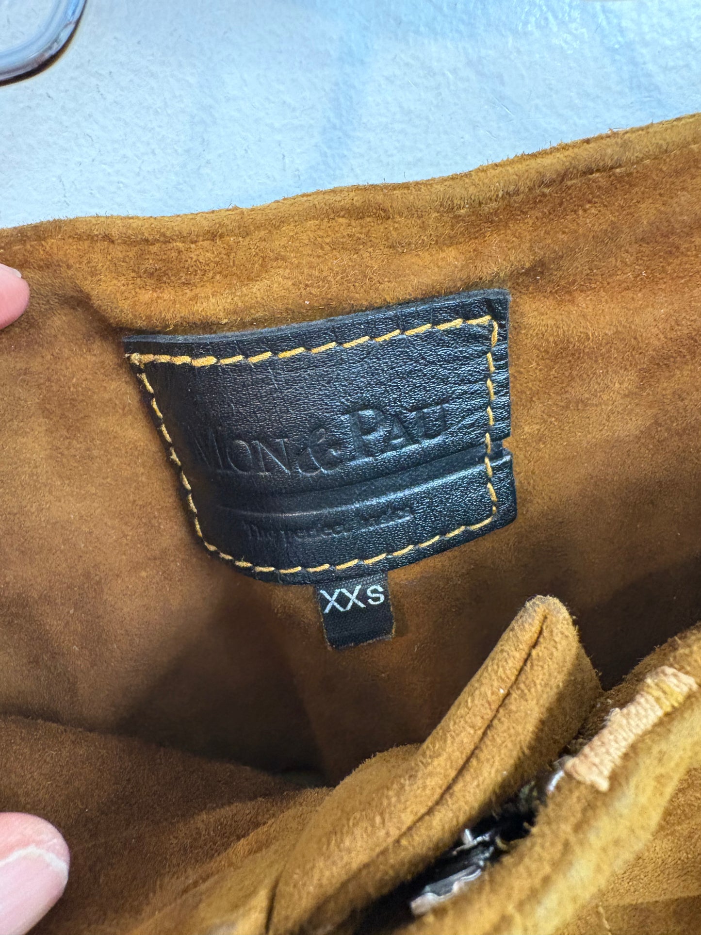 MON & PAU. Pantalón piel vuelta camel