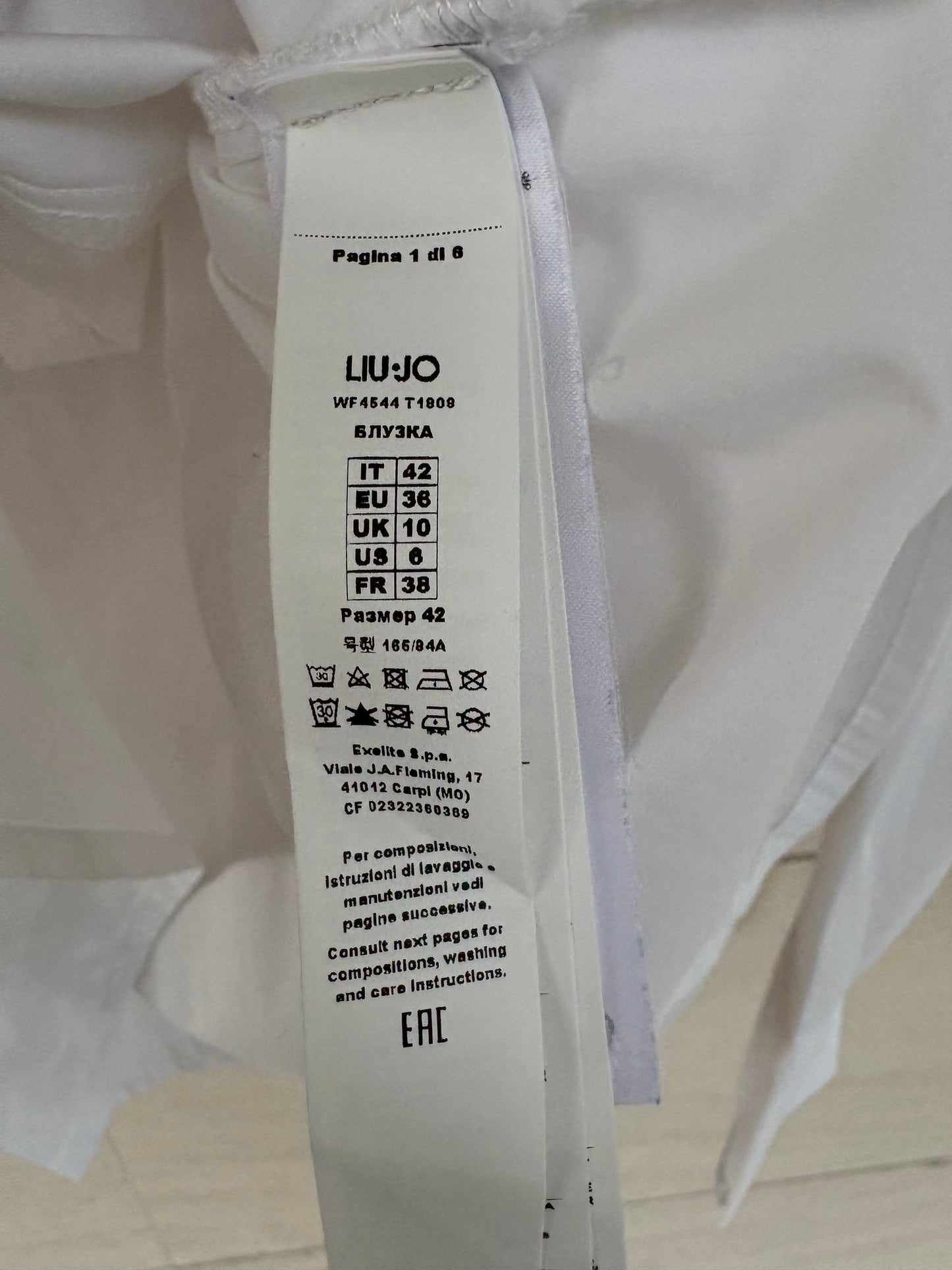 LIUJO. Camisa blanca botón joya