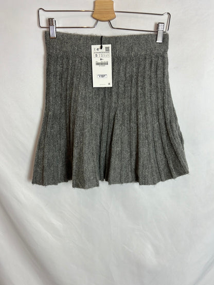 ZARA. Grey Ts knit skirt