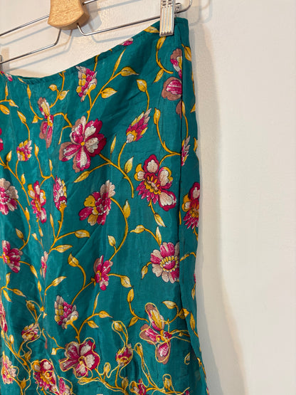 OTRAS.Falda bordados aberturas. T S