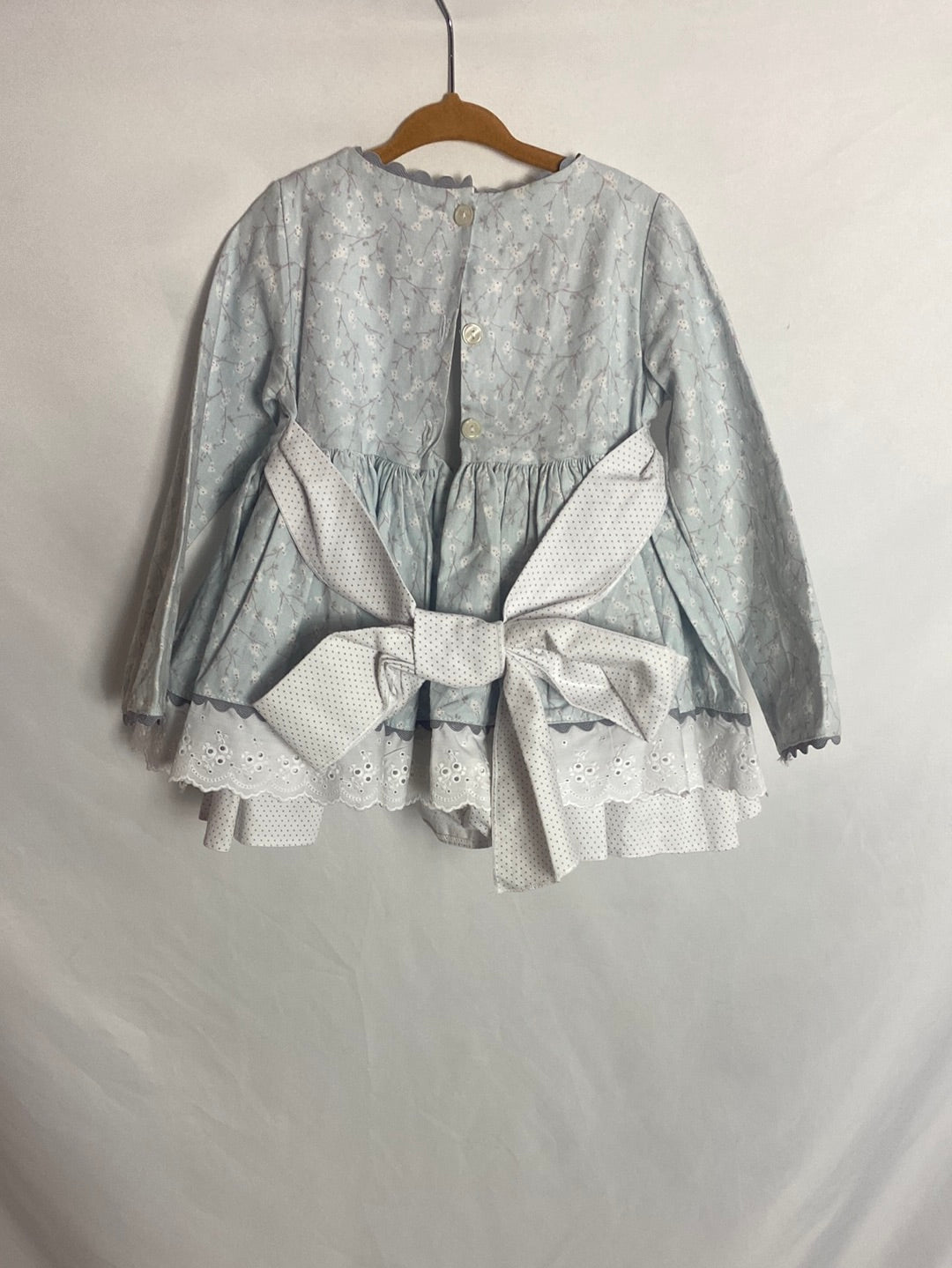 BELCOQUET. Vestido flores cuello bordado. T.3 años