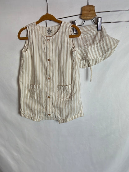 H&amp;M. Beige striped frog and bucket. T 6-9 months