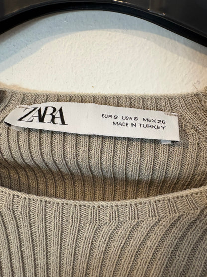ZARA. Top gris canalé botones