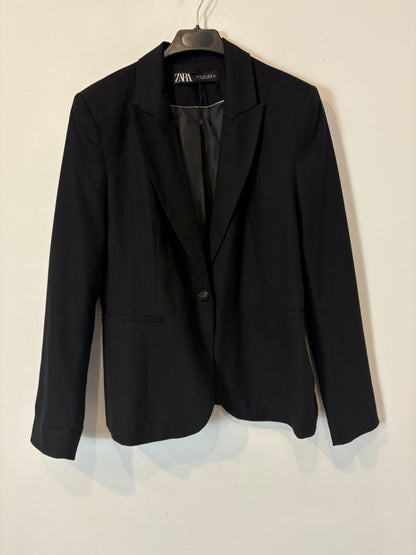 ZARA. Blazer negra fluida