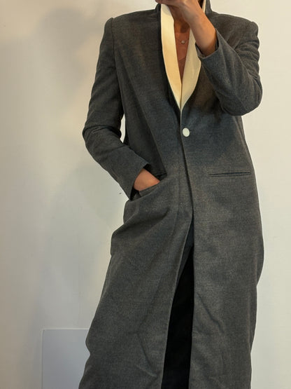 MAQUIS AND CO. Abrigo largo gris solapa