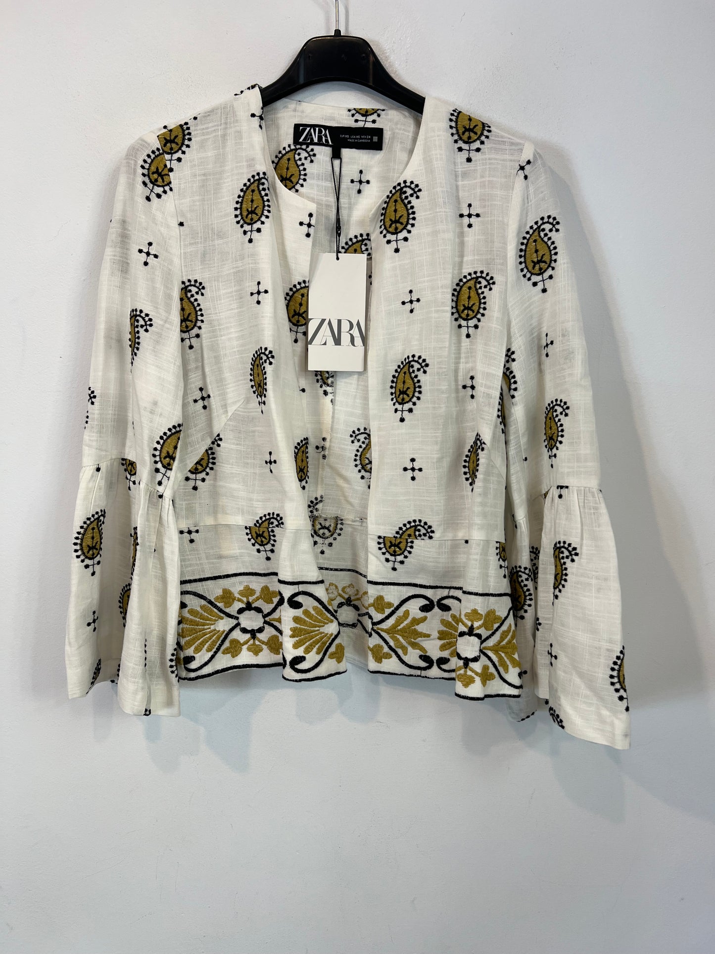 ZARA. Conjunto blanco bordado T.xs