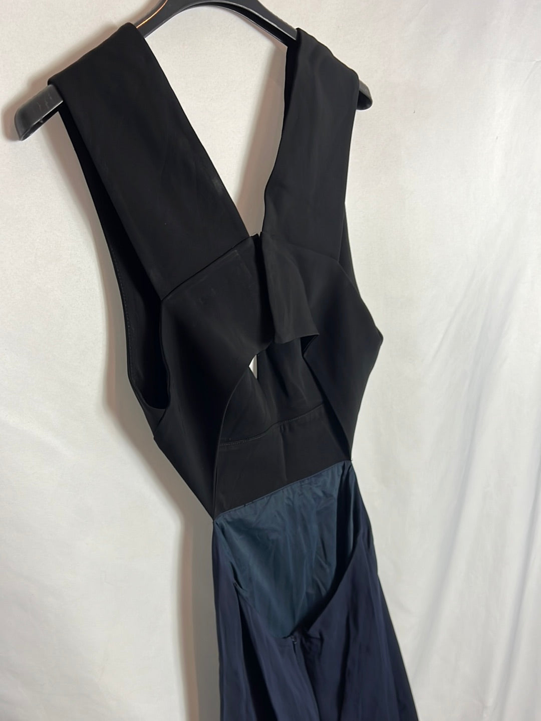 UTERQÜE . Vestido largo bicolor apreturas. T M