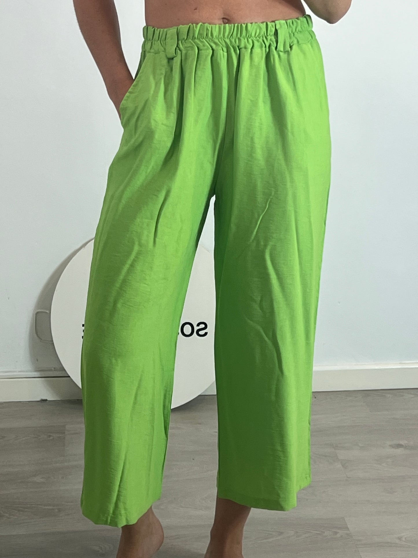 OTRAS. Pantalón verde fluido T.u (36)