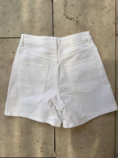 ZARA. Bermuda denim blanca. T 36