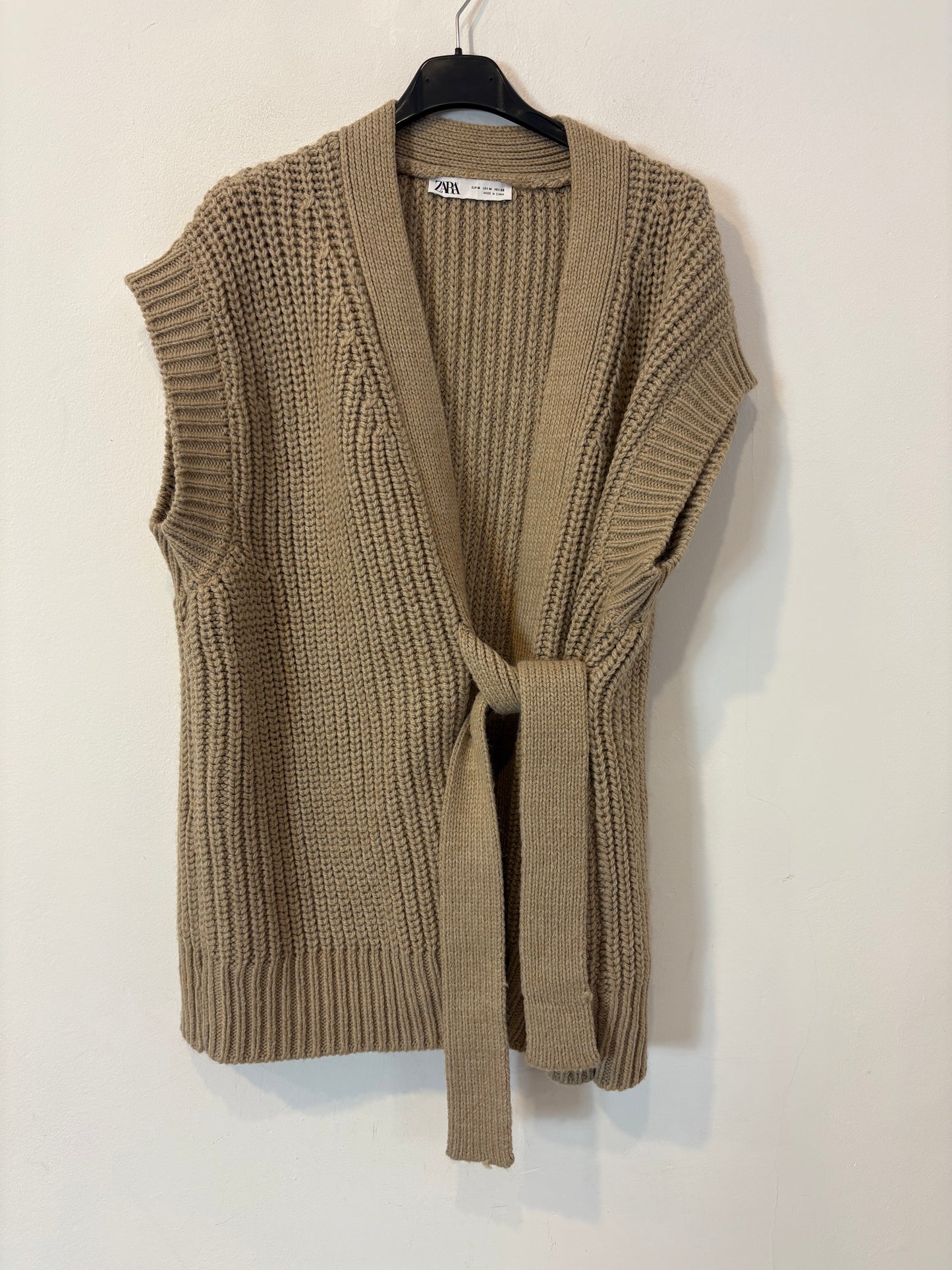ZARA. Chaleco punto beige tostado
