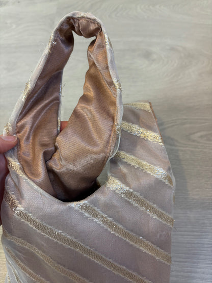 BLUELOW. Bolso japonés rayas doradas