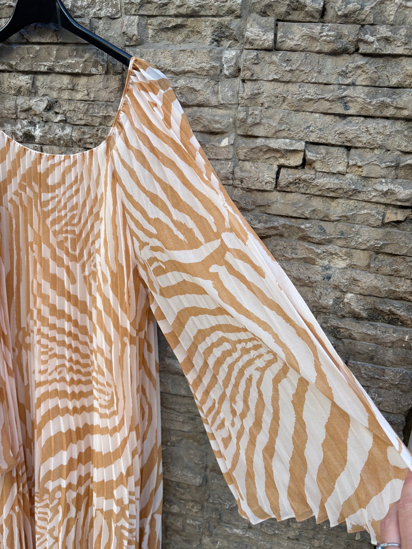 SÉZANE. Vestido plisado estampado