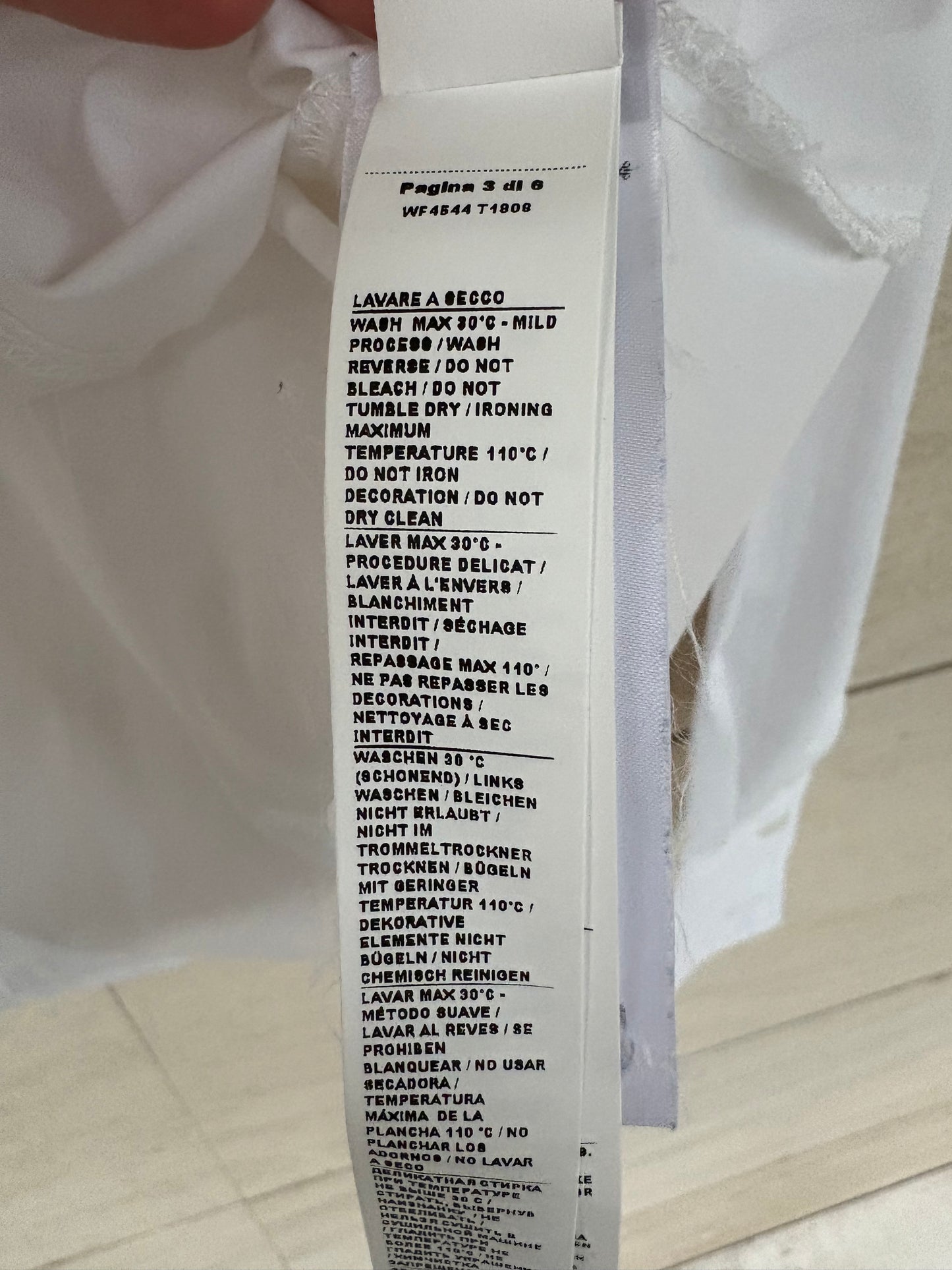 LIUJO. Camisa blanca botón joya