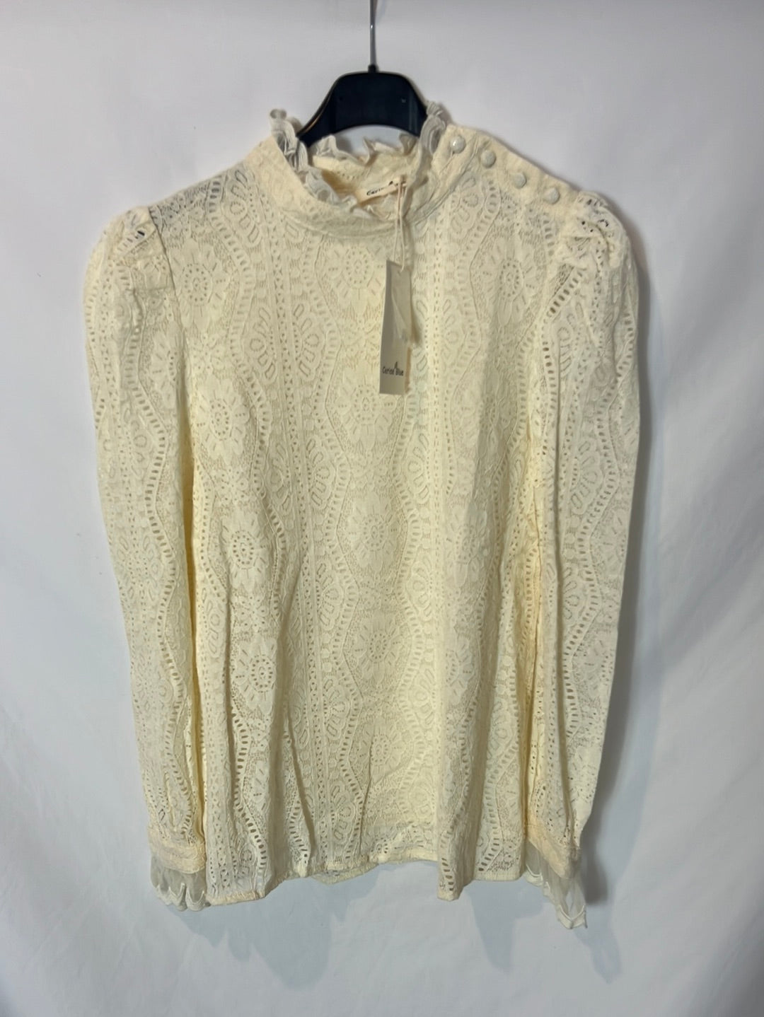 CERISE BLUE. Blusa encaje beige claro. T S
