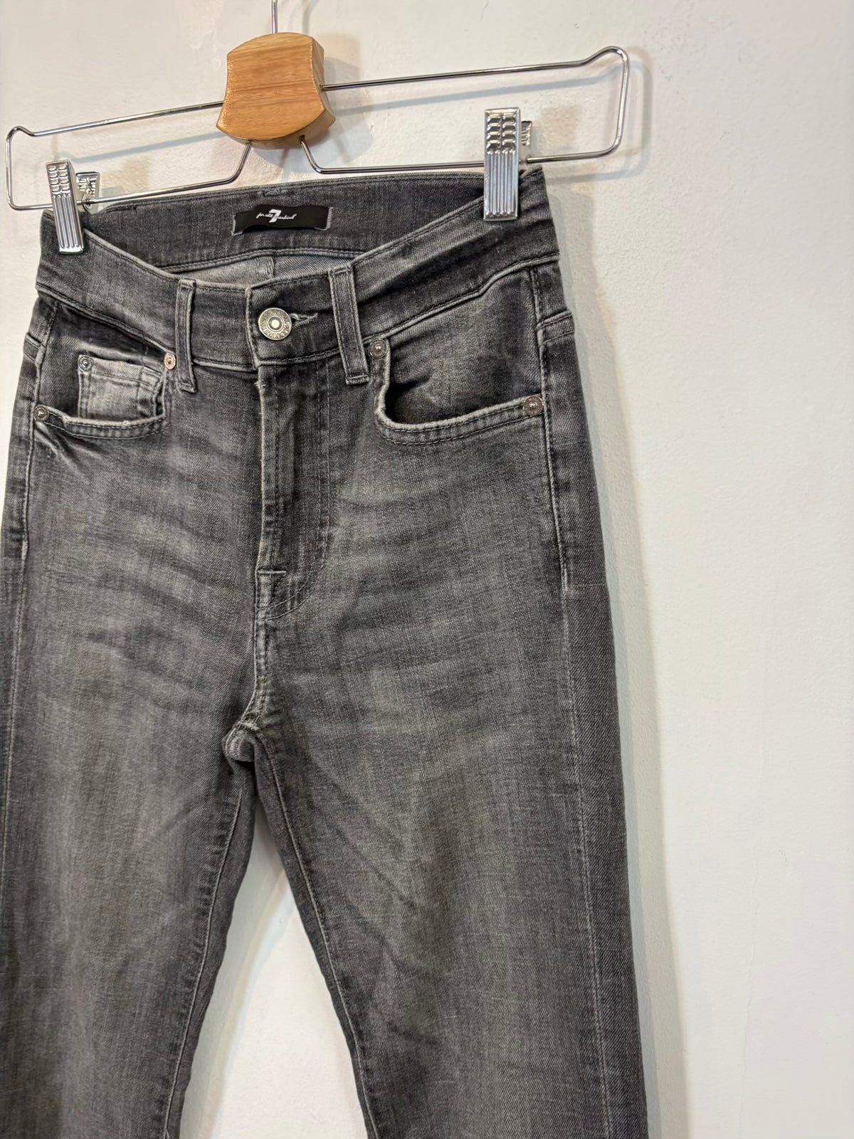 FOR ALL 7 MANKIND. Denim gris ligeramente acampanado