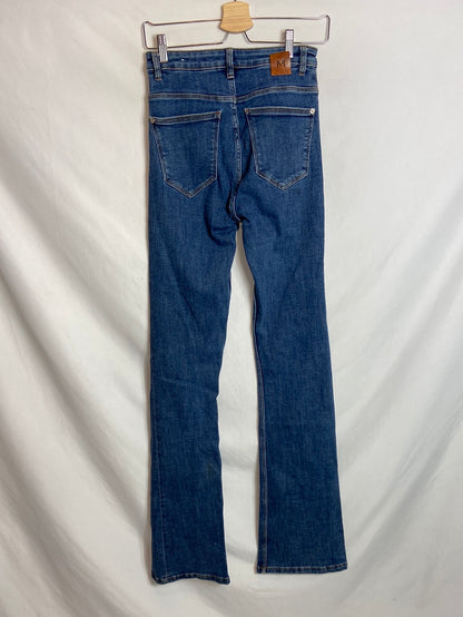 MANGO. Pantalón vaquero acampanado T.38