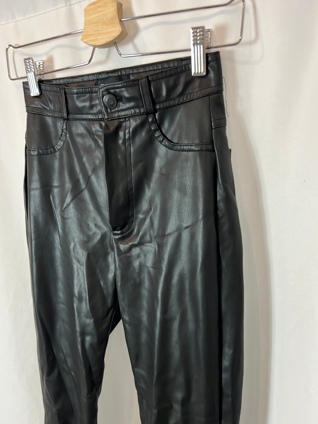 ZARA. Black faux leather trousers with slits. Size XS
