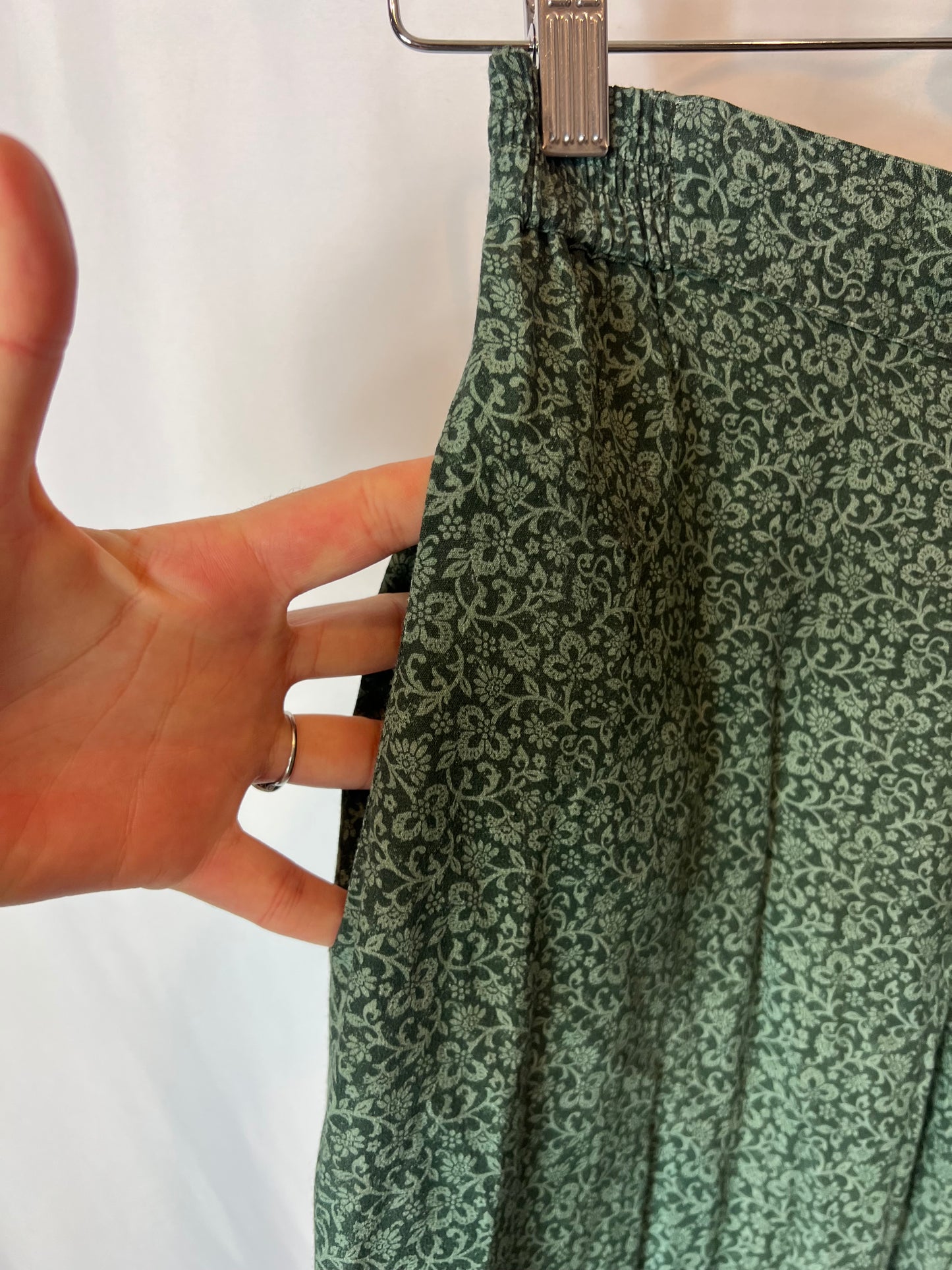 MI&amp;CO BARCELONA. Flowy green printed trousers. TS