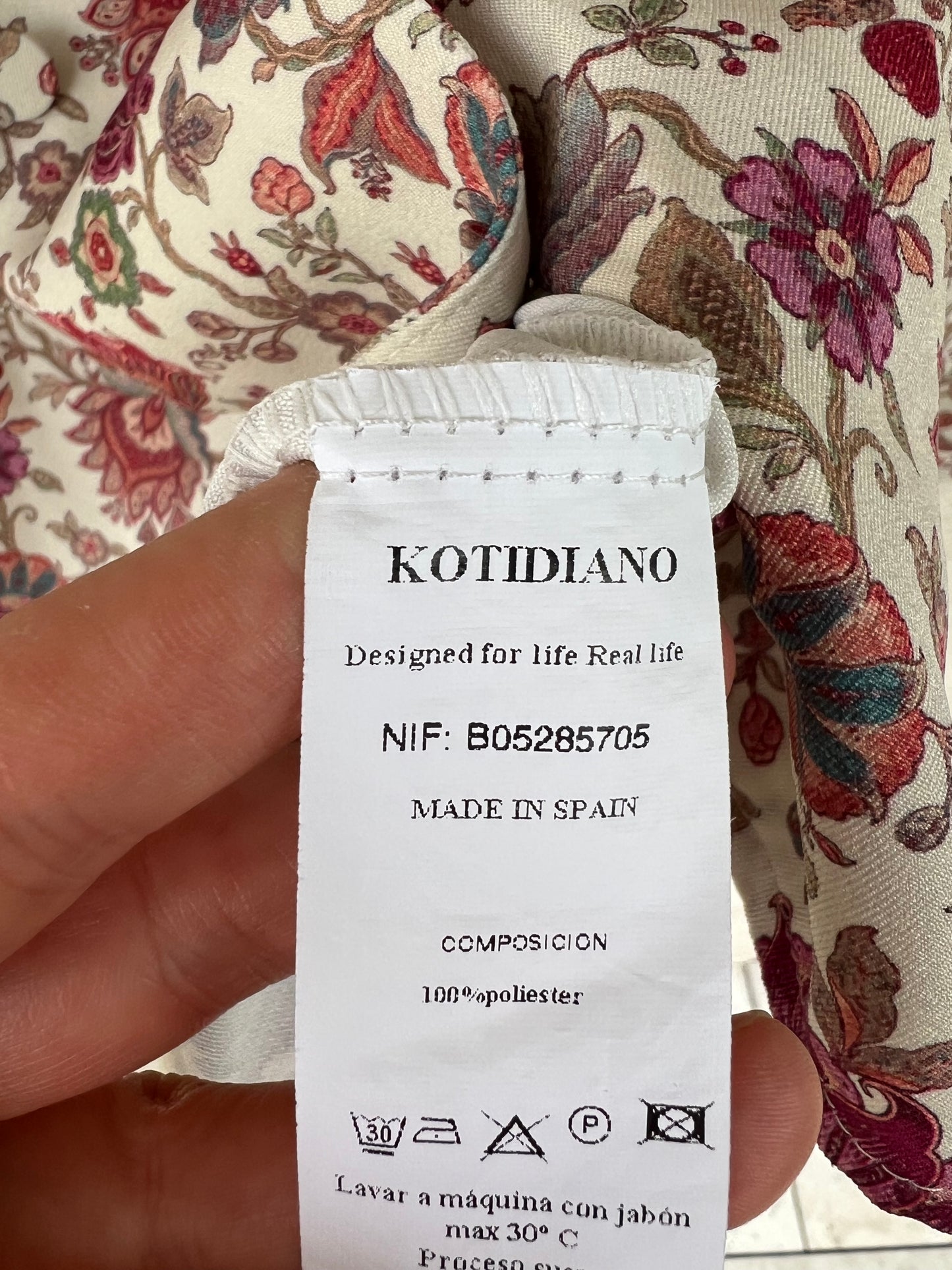 KOTIDIAN. Beige floral crossed Ts blouse