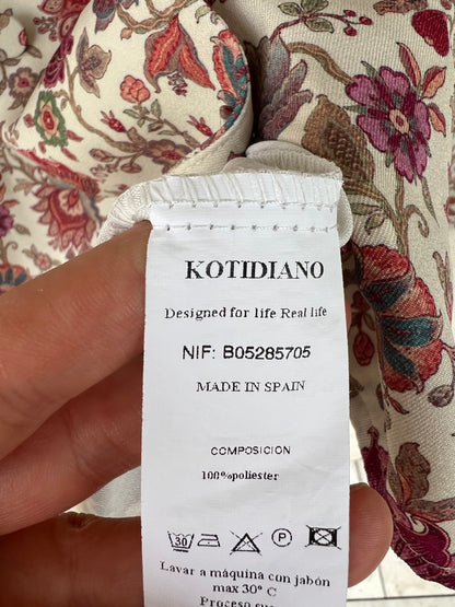 KOTIDIAN. Beige floral crossed Ts blouse