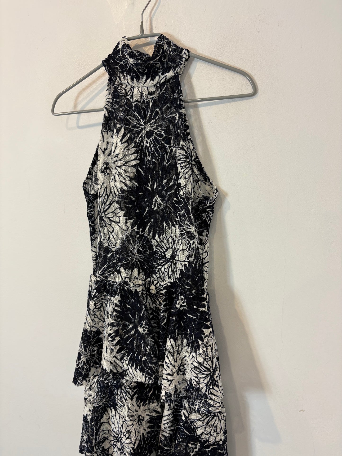 FRANCISCO ARCE. Vestido largo estampado floral y escote halter