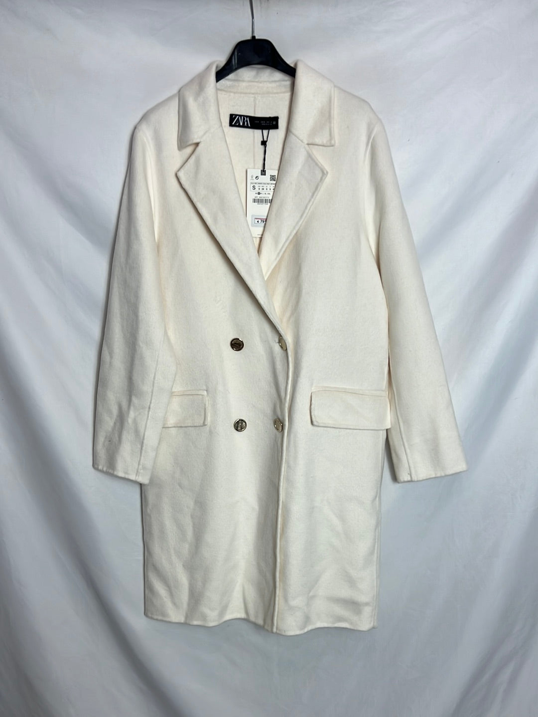 ZARA. Abrigo blancor roto botones dorados. T S