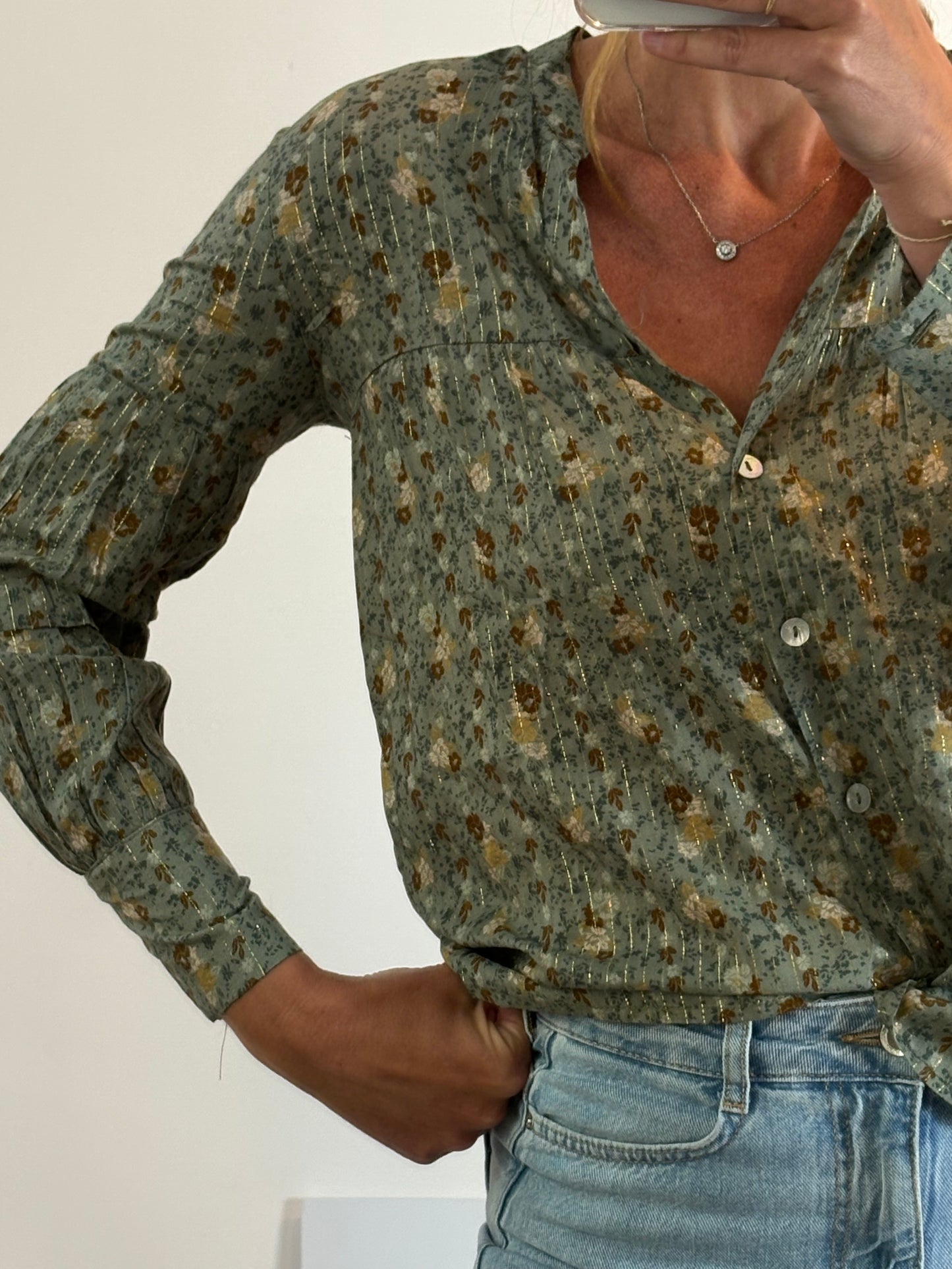 OTRAS. Blusa verde flores fluida. T S