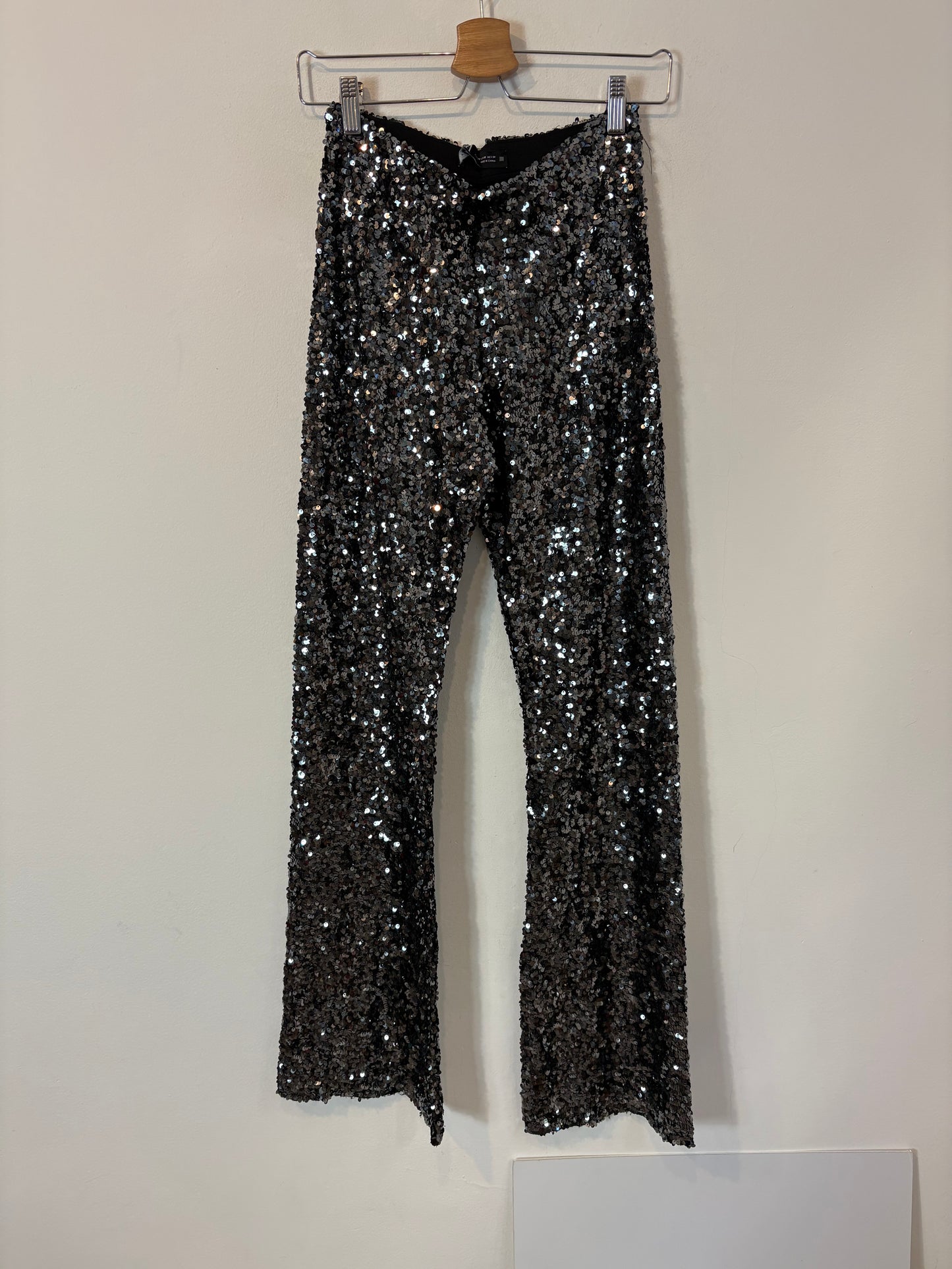 ZARA. Pantalón lentejuelas ligeramente acampanado