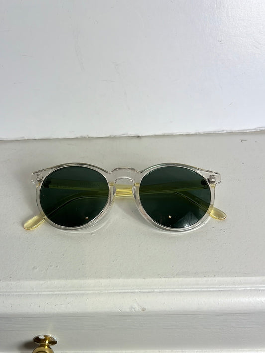 MISSISLOVE. Gafas montura transparente y amarilla