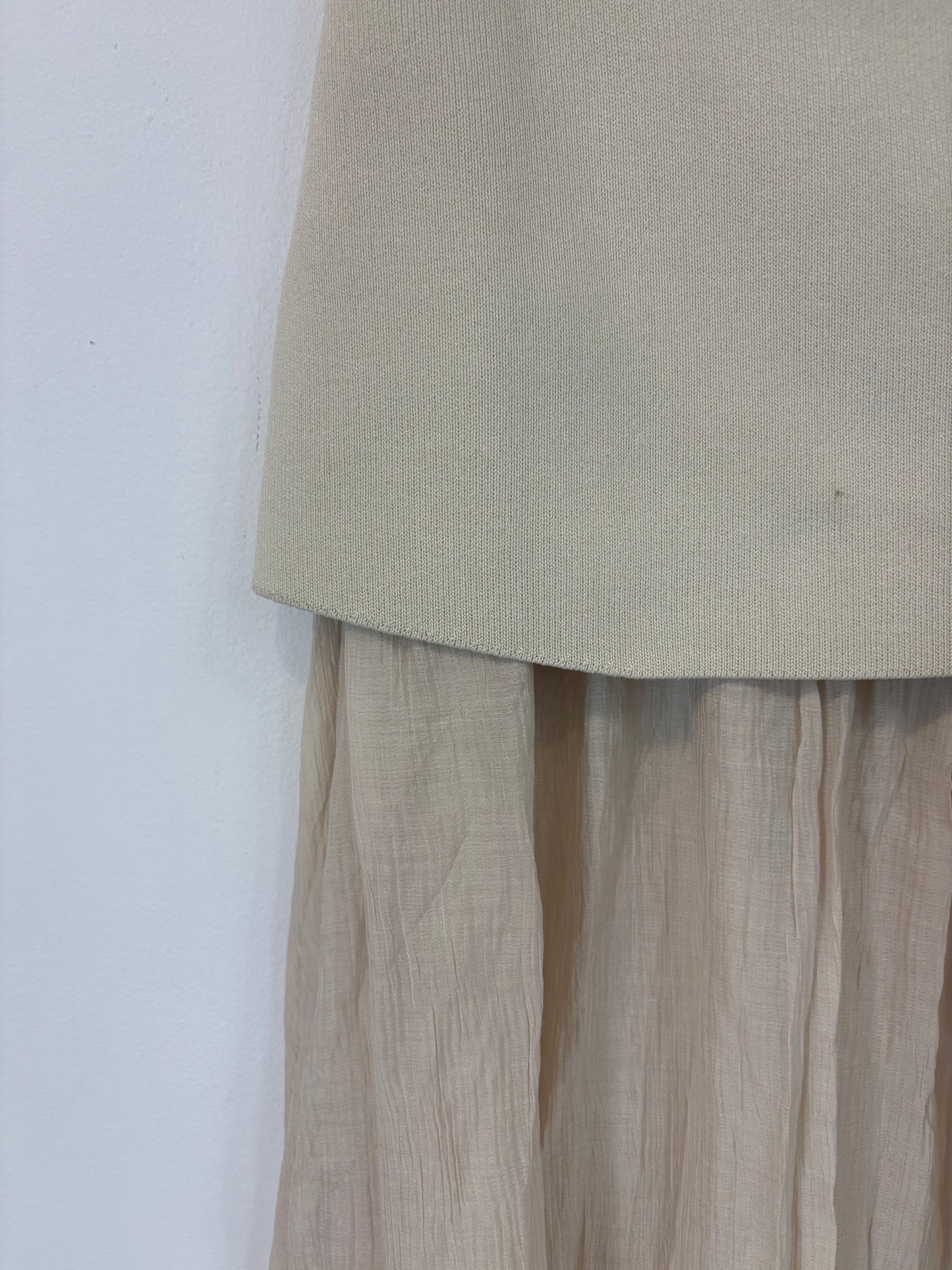 ZARA. Falda midi beige doble textura. T S