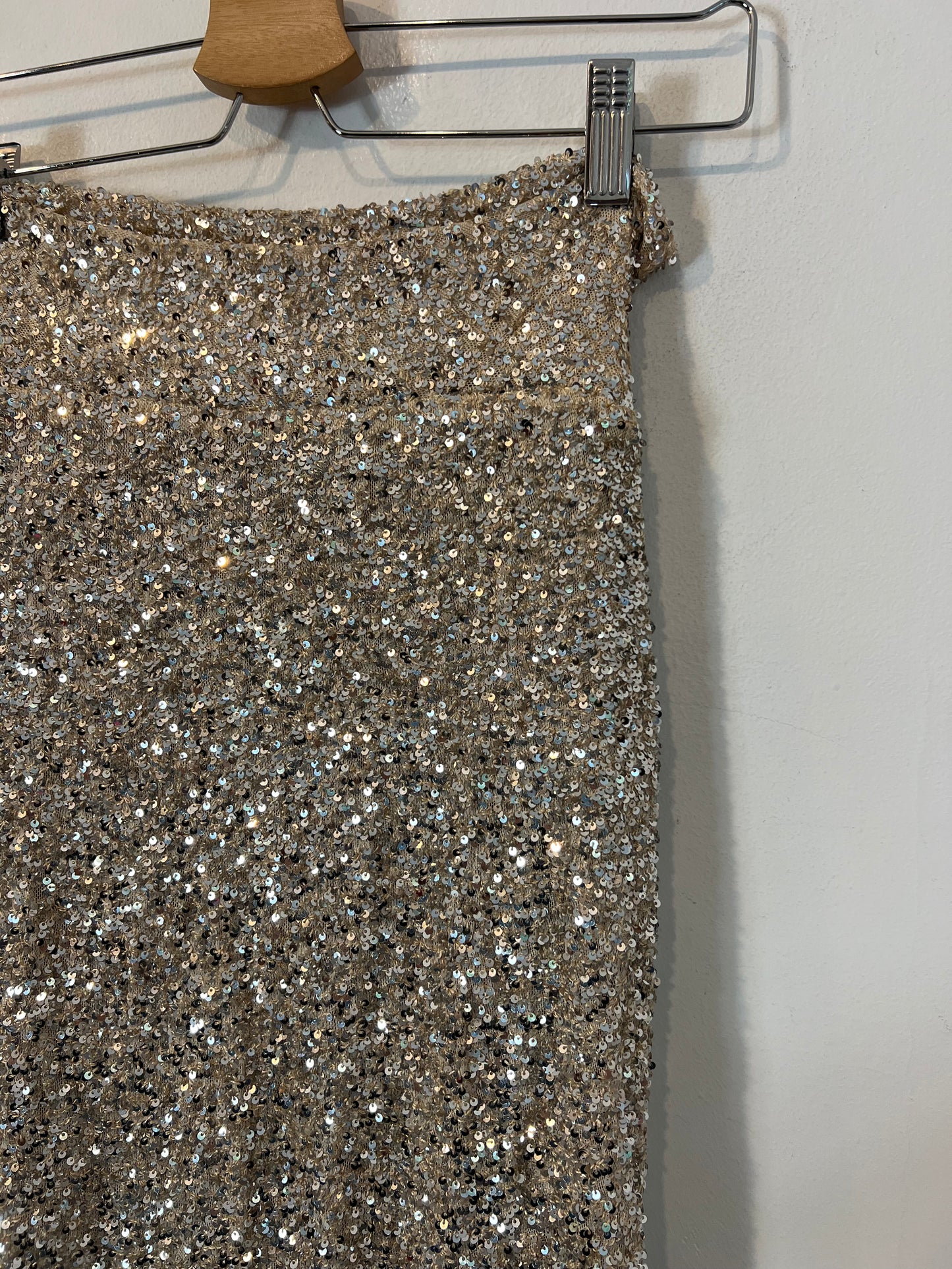 NEVER FULLY DRESSED. Falda midi lentejuelas