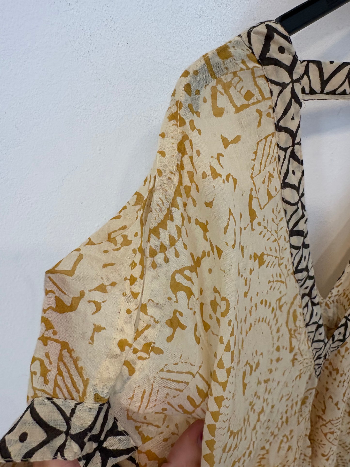 MANGALAM. Vestido caftán estampado