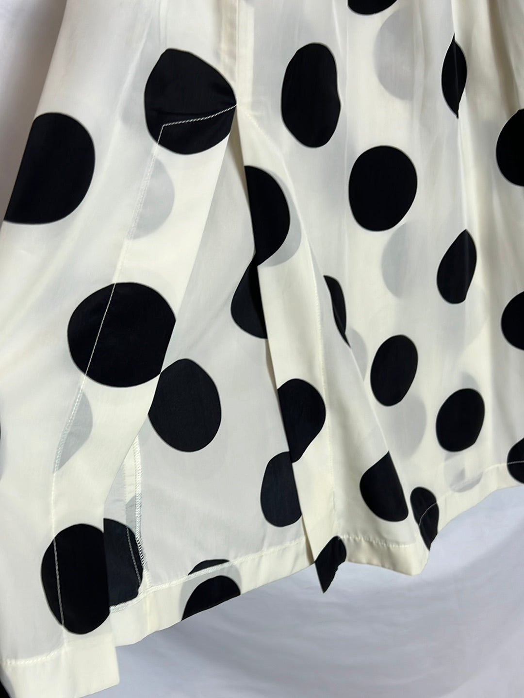 MARZIA GENESI. Total look skirt and silk blouse with polka dots. T 38/40