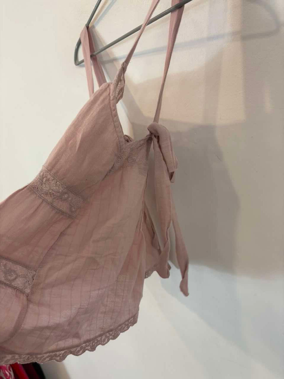 ZARA. Top malva encaje mezcla