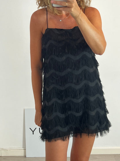 ZARA. Vestido negro  flecos T.M
