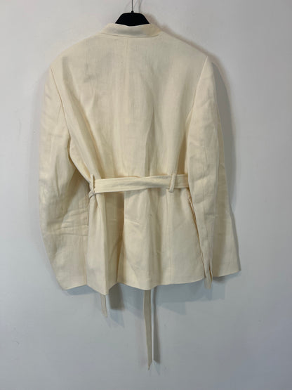 ZARA. Ecru blazer with belt. TS