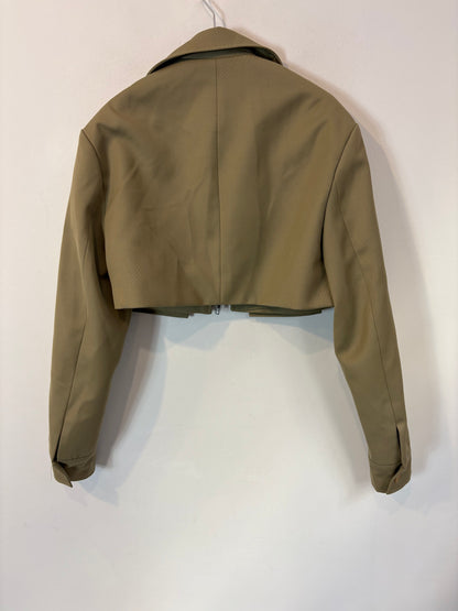 LA VIE. Chaqueta verde cropped bolsillos