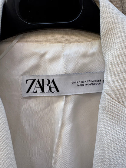 ZARA. Blazer fluida color crudo