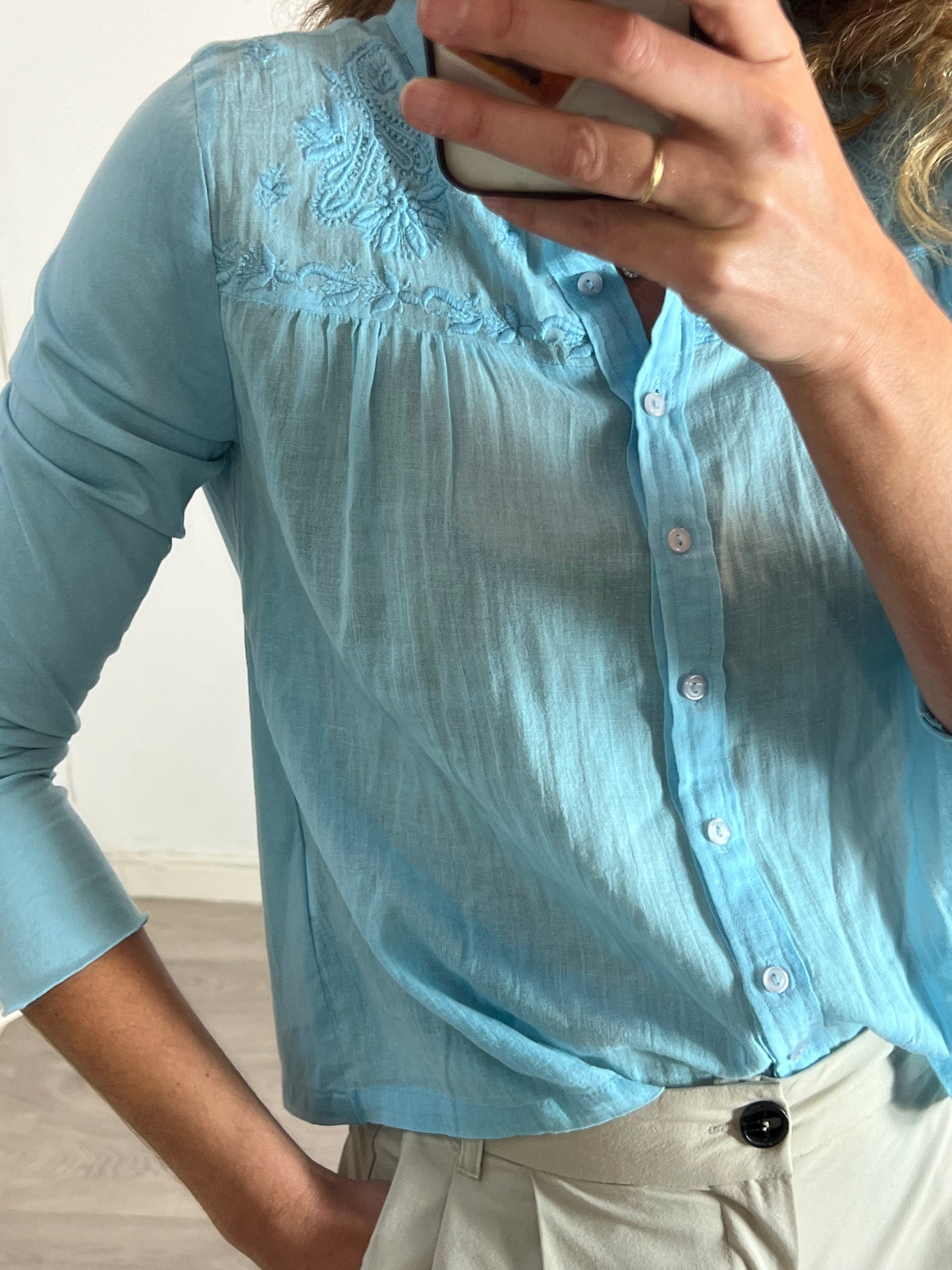 NATURA. Blue embroidered blouse Ts